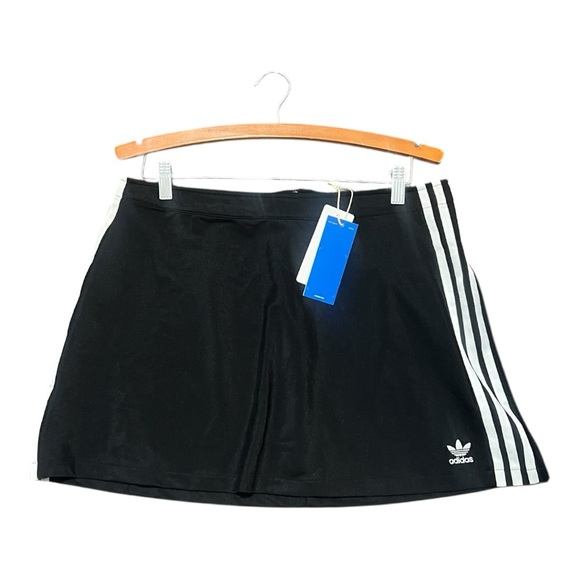 Adidas Women's 3 Stripes Mini Skirt JD0281 Size Large Brand New - Picture 2 of 6